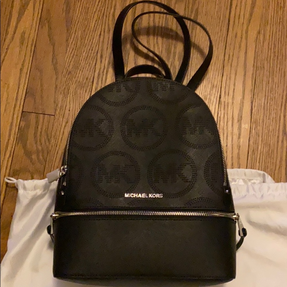 Michael Kors Rhea zip medium backpack ❤️